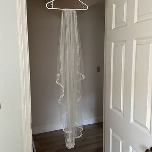 Sara Gabriel Lesley Veil